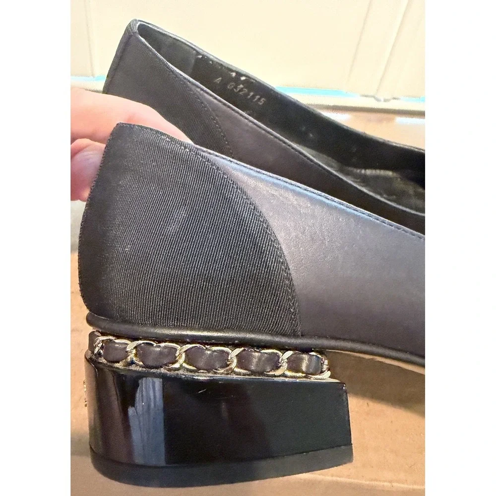 Chanel G32115 Black Leather Grosgrain Trim Patent Toe Chain Block Heel Pumps 38